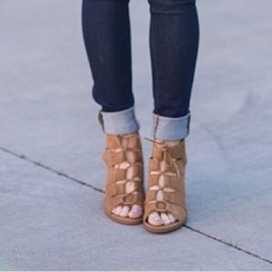 Hinge heels- Drea Blush- size 6.5